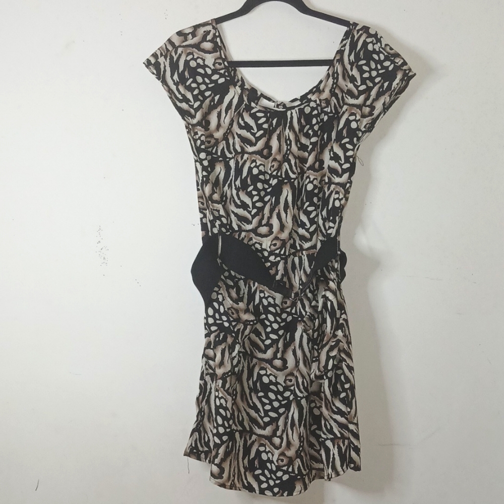 Cotton Express Large print belted dress with 2 front‎ pockets.